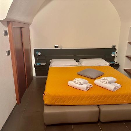 Feel - Luxury Duomo Suite Бергамо Экстерьер фото